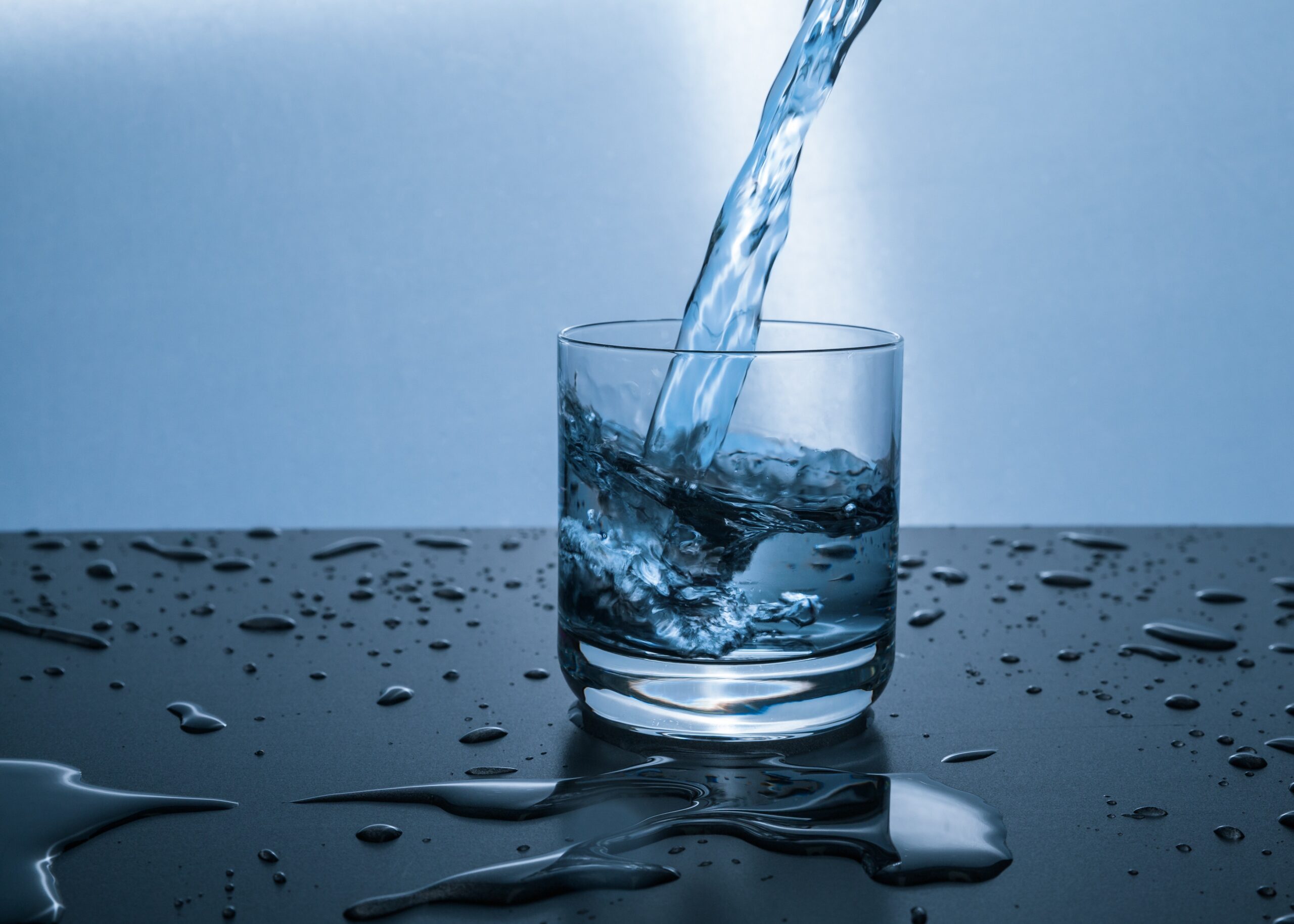 하루에 몇 리터의 물을 마셔야 하는지에 대한 글의 썸네일 사진