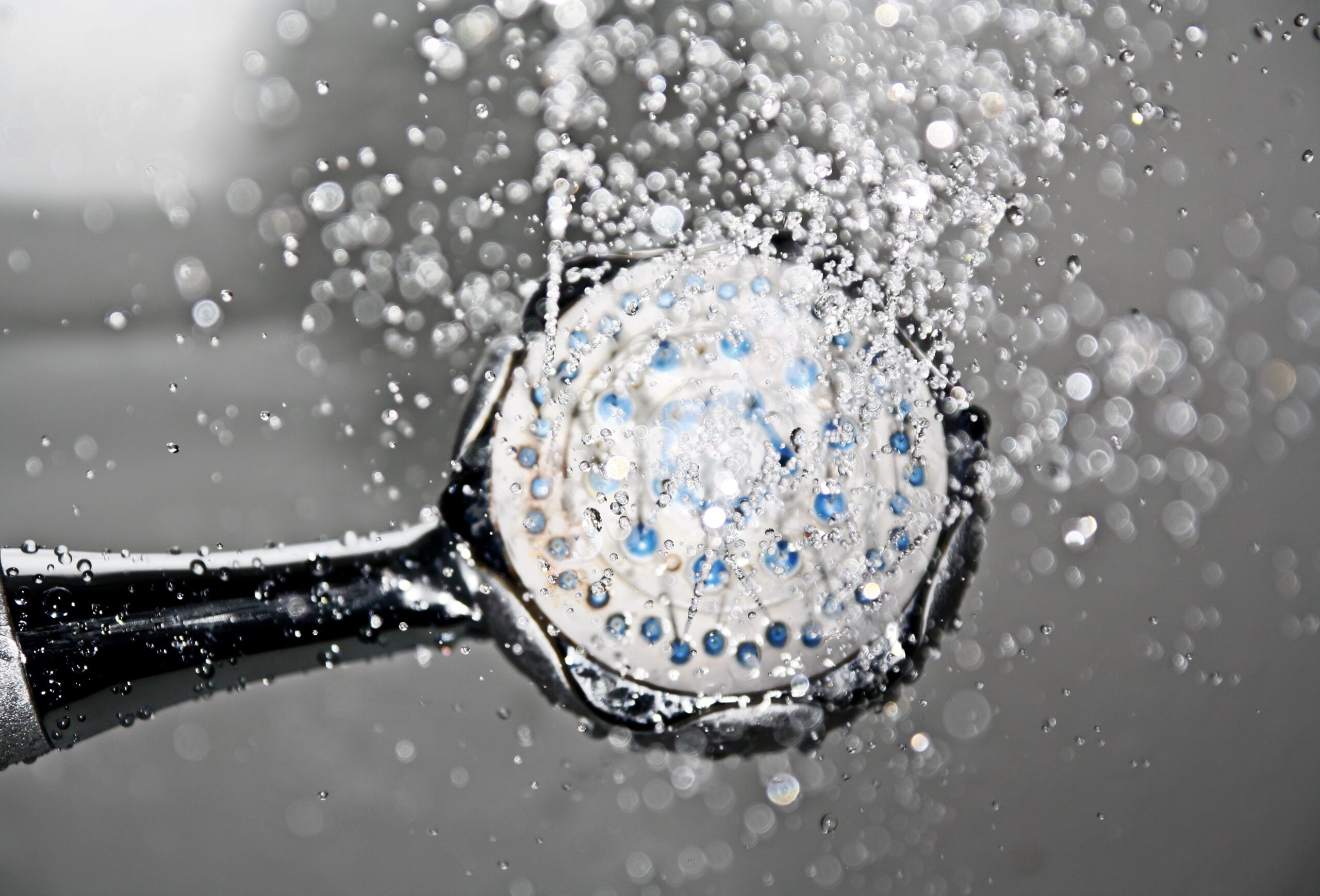 찬물 샤워 효과 7가지를 설명하는 글의 썸네일 사진