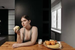 다이어트 중 절대 먹으면 안 되는 음식? 의사들이 꼽은 1위는 바로 이것!